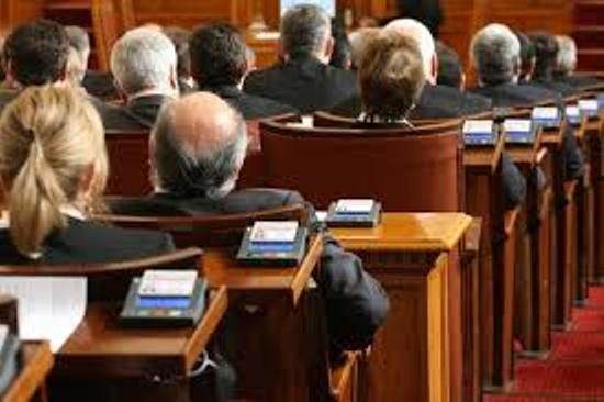 Парламентът гласува втория вот на недоверие