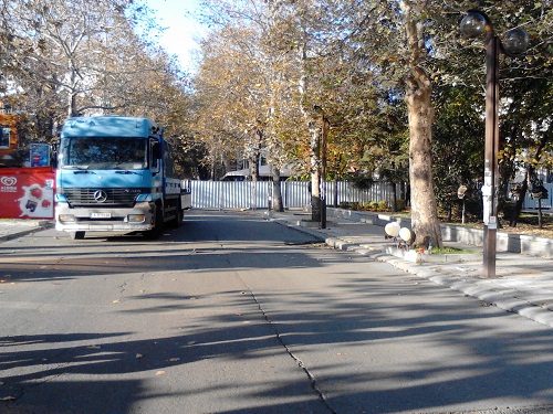 Почва се: Заграждат „Тройката” за мащабния ремонт