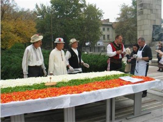 Вижте най-големия трибагреник от зеленчуци