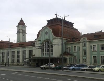 Четирима наддават за гара Бургас
