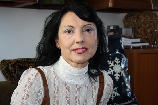 Ти знаеш ли аз коя съм? Хубаво внимавай...