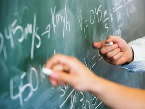 Вдигнаха с 8% заплатите на учителите в малките училища