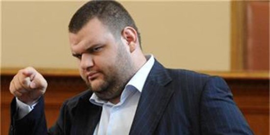 Общината прислужва на нискочелно туловище, твърди Касабов