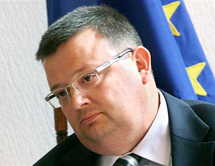 Местят бургаски прокурори заради бежанци