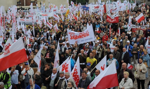 Протести срещу правителството и в Полша