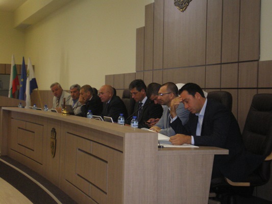 Минута е много в Общински съвет Бургас