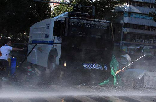 10 ослепяха, а над 4 000 са ранени при протестите в Турция