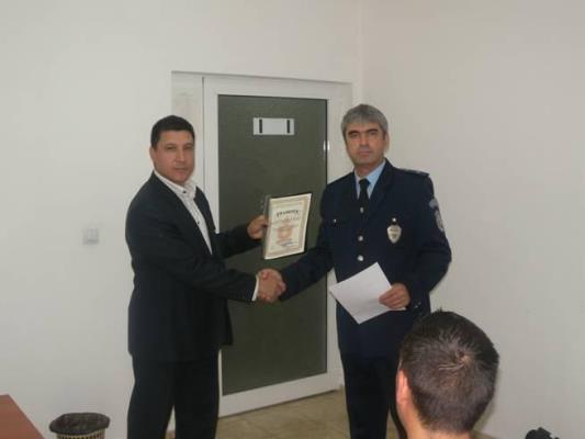 Отличиха полицай, пресякъл купуване на гласове на изборите