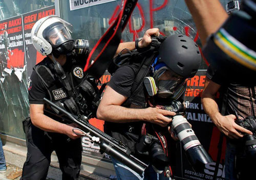 И журналисти под прицела на турската полиция