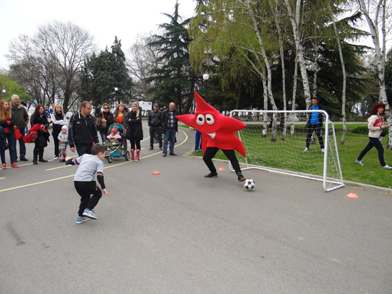 Спортна площадка подари 
