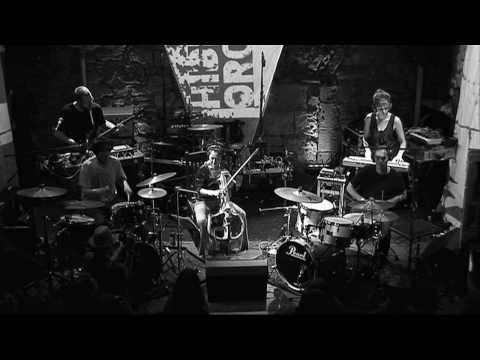 HIDDEN ORCHESTRA се потрошиха в катастрофа
