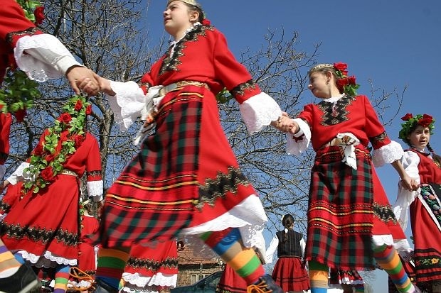 Хоро, песни и върбови клонки на Лазаровден