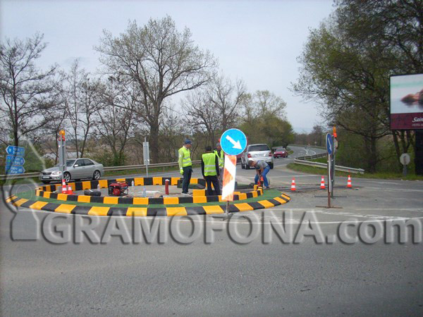 Кръговото кръстовище на Поморие с изпитателен срок (снимки)
