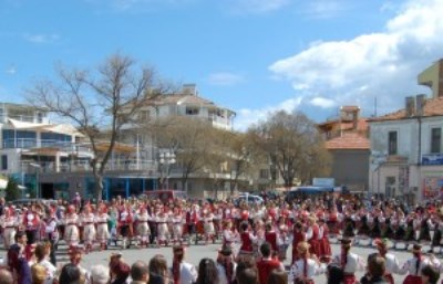 С хора посрещат Великден в Поморие