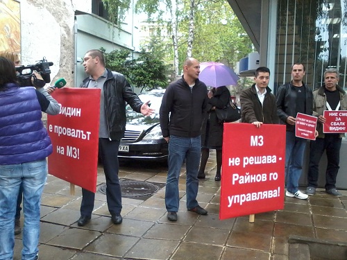 Протестиращи от Видин причакаха министрите в Бургас