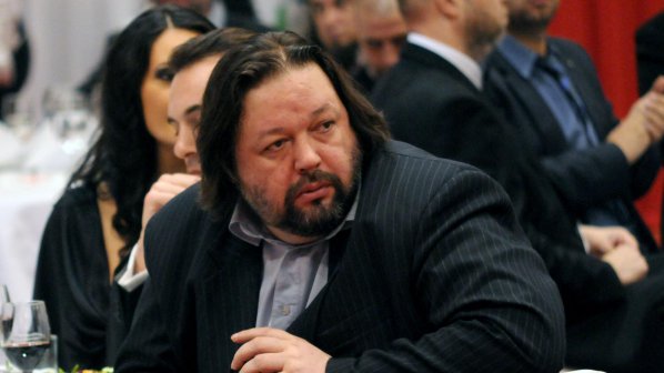 Гонят Денис Ершов от хотела в Поморие