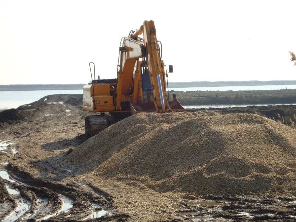 Законно, но не и морално: „Зелени Балкани“ построиха остров в Поморийското езеро без екооценка