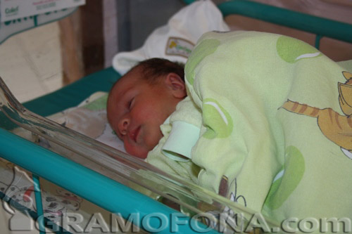 Вижте Стеляна, която се роди 2,970 кг