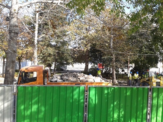 Ограничава се движението на пешеходци в района на “Тройката”