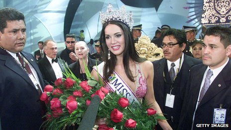 Разстреляха бивша мис Венецуела и съпруга й
