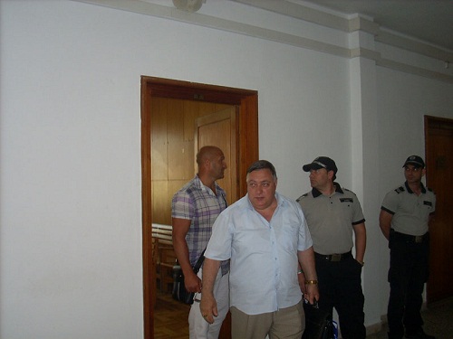 Пробация за Диян Боксьора, счупил ченето на побойнк