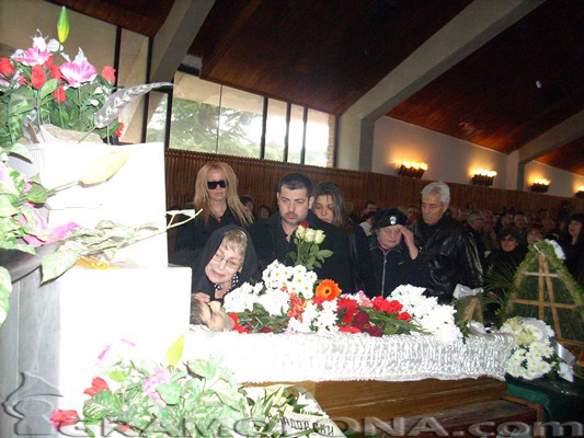 Със „Сбогом, приятелю!“ положиха Гого в земята/СНИМКИ/
