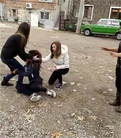 Брутален бой между ученички разтресе Фейсбук