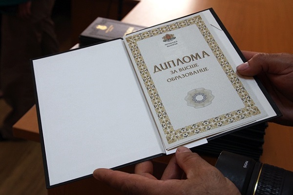 Гаф на образователното министерство с бургаски университет