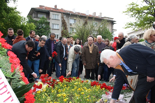 Венци и цветя за Деня на победата в Бургас