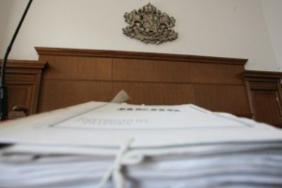 Областният праща наредбата за павилионите в съда