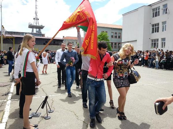 Строителният техникум изпрати своите абитуриенти
