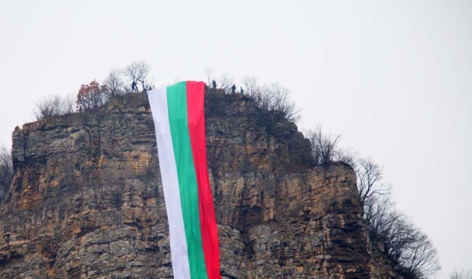 80 м знаме в чест на 3 март