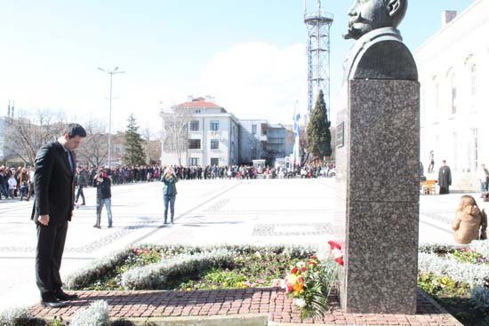 Царевци положиха венци на паметника на Георги Кондолов