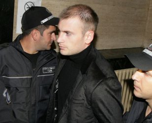  Съдът пусна под домашен арест нападателя на Доган