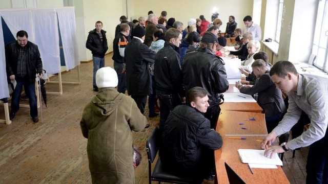Висока избирателна активност на референдума в Крим