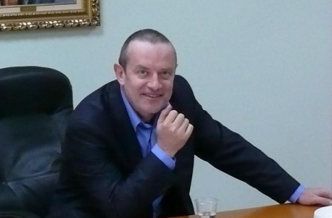 Бивш данъчен шеф се самоуби