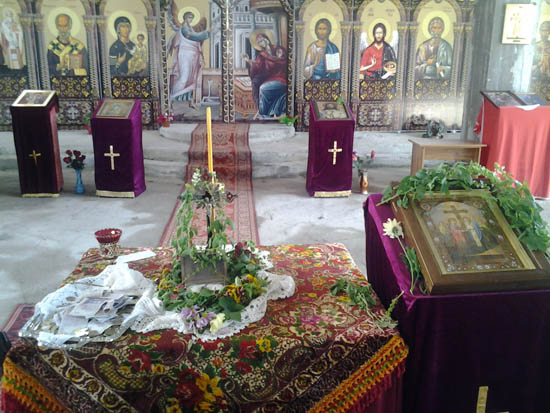 Поклонение пред Светия кръст в храм „Св. Николай Чудитворец” 