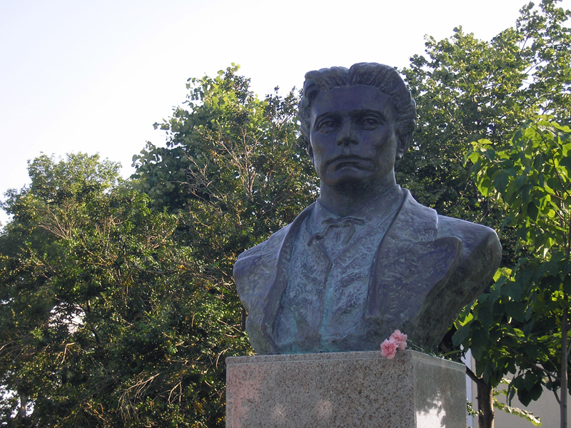 В Поморие вече има паметник на Апостола