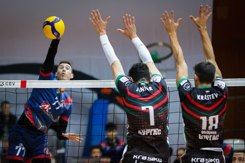 Бургаско волейболно дерби открива обновената зала „Младост“