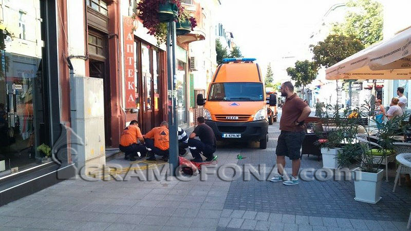 Втори ден институциите се чудят кой обгазява центъра на Бургас