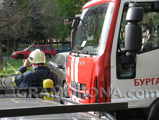 4 пожарни гасят огъня в Промет