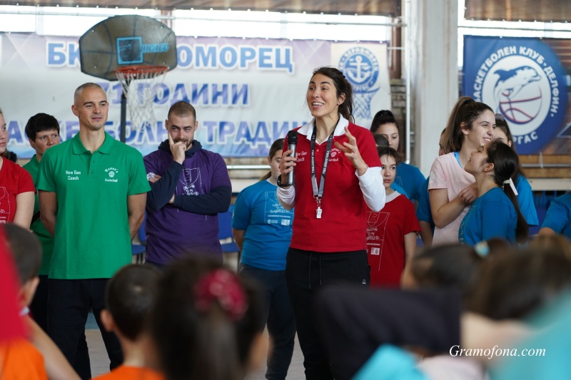 Гергана Брънзова събра 120 деца на обучение по баскетбол в Бургас (СНИМКИ)