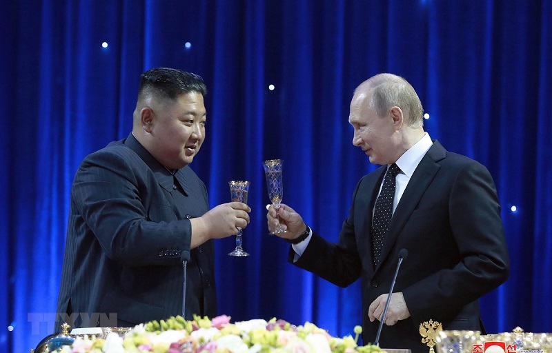 Ким Чен Ун пратил новогодишна картичка на Путин