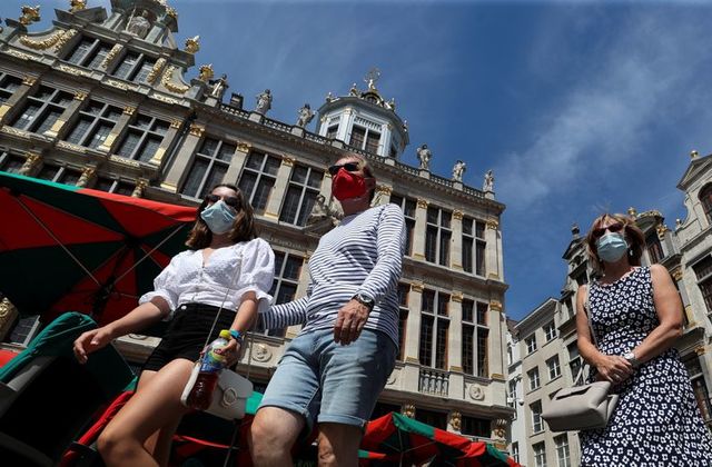Въвеждат задължителни маски на всички обществени места в Брюксел