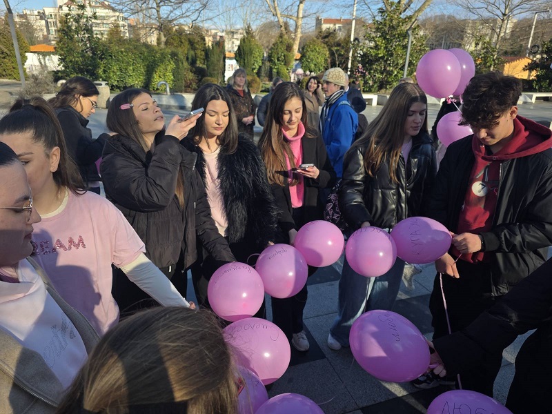 От сърцето на Бургас десетки ученици казаха НЕ на тормоза в училище 