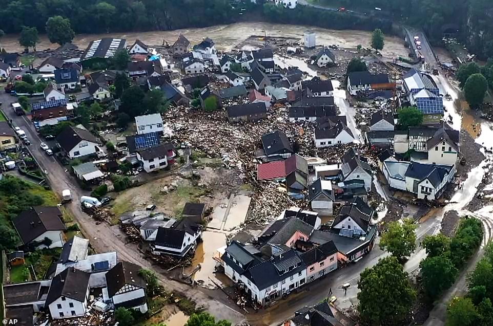 Десетки жертви на наводненията в Северозападна Европа