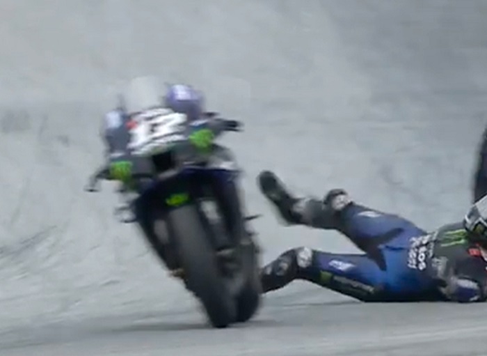 Пилот от Moto GP скочи от мотоциклета си при 230 км/час