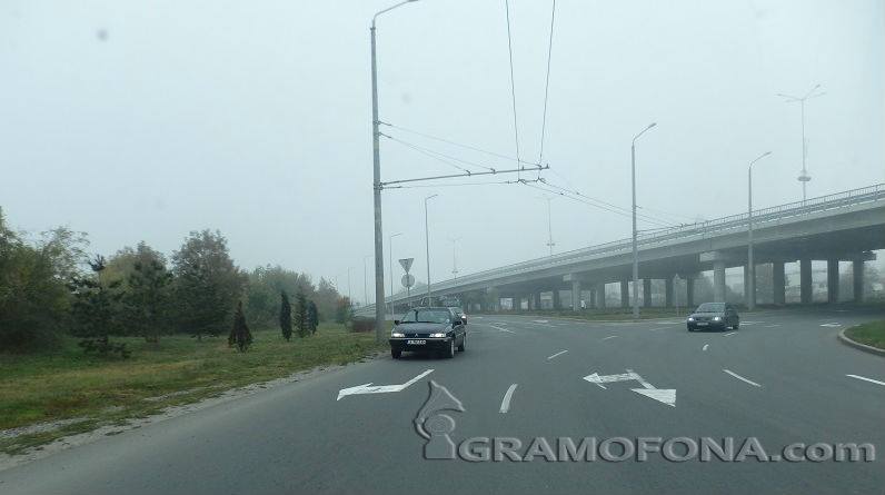 Мокра пътна настилка навсякъде в областта
