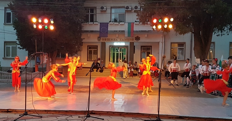 Грандиозен фолклорен концерт с украински състави в Камено