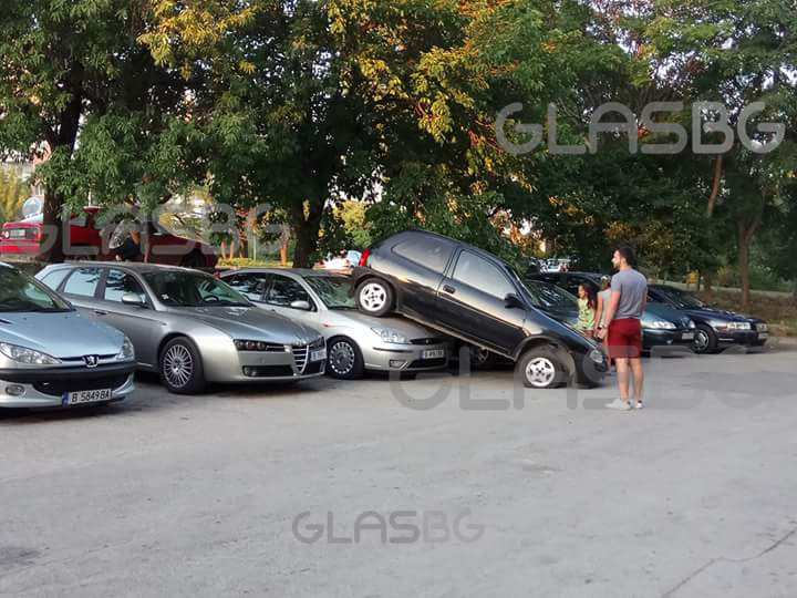 Женско паркиране във Варна